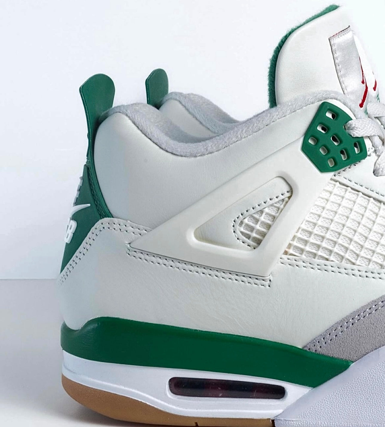 Air Jordan 4 Retro SB ‘Pine green’