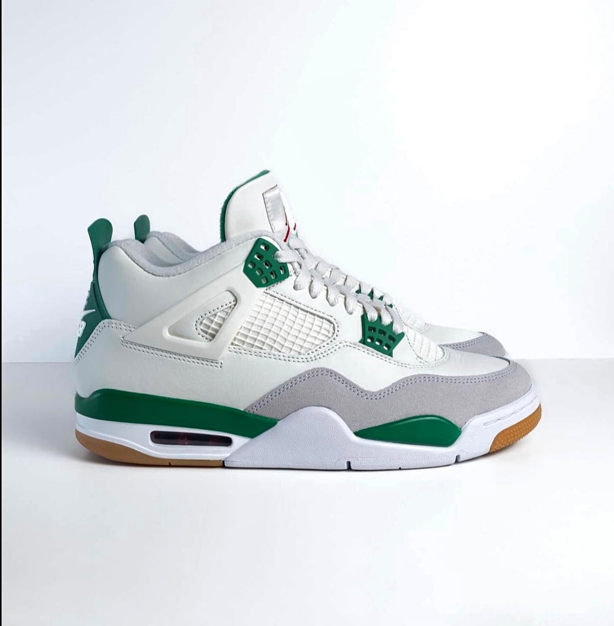Air Jordan 4 Retro SB ‘Pine green’
