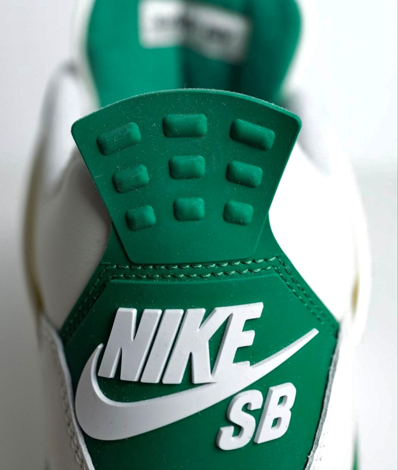 Air Jordan 4 Retro SB ‘Pine green’