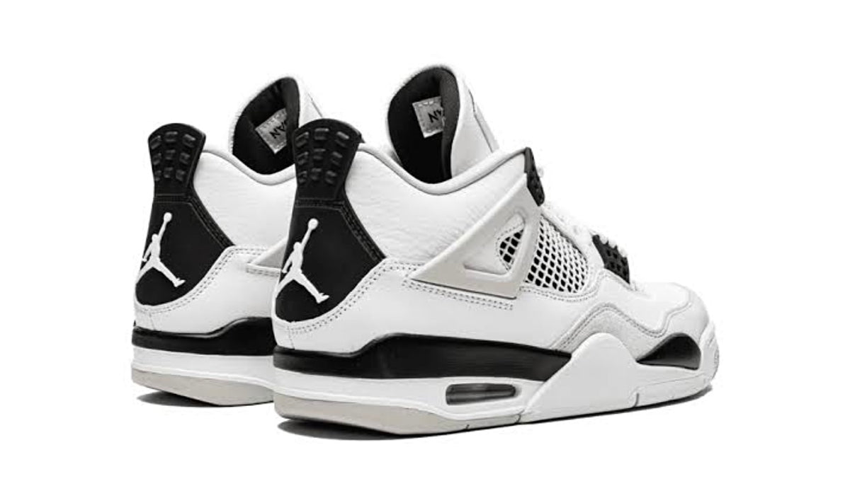 Air Jordan Retro 4 ‘Military black’