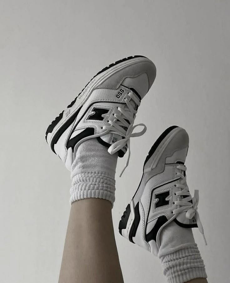 New Balance 550 ‘Black/Grey/White)