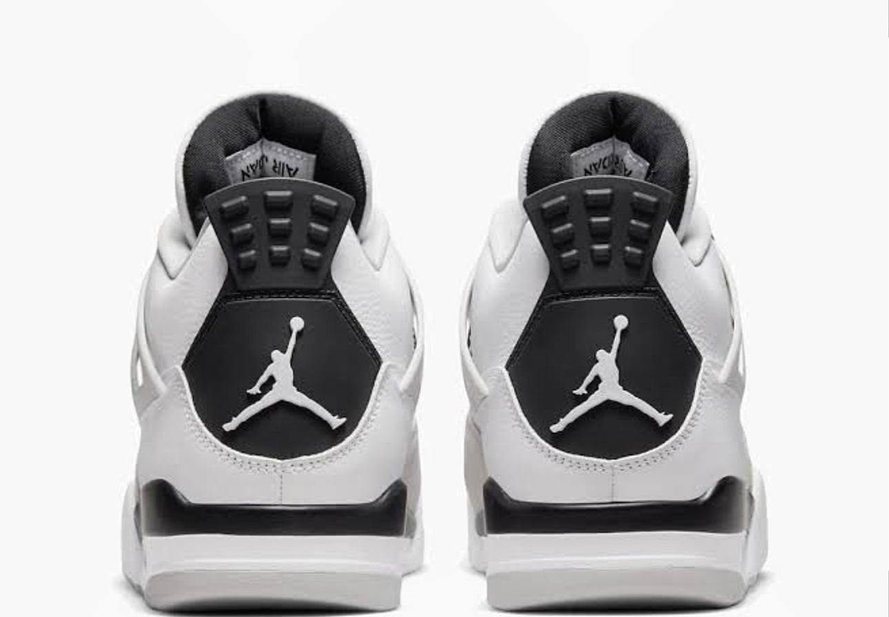 Air Jordan Retro 4 ‘Military black’
