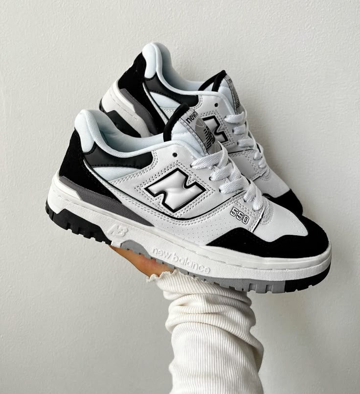 New Balance 550 ‘Black/Grey/White)