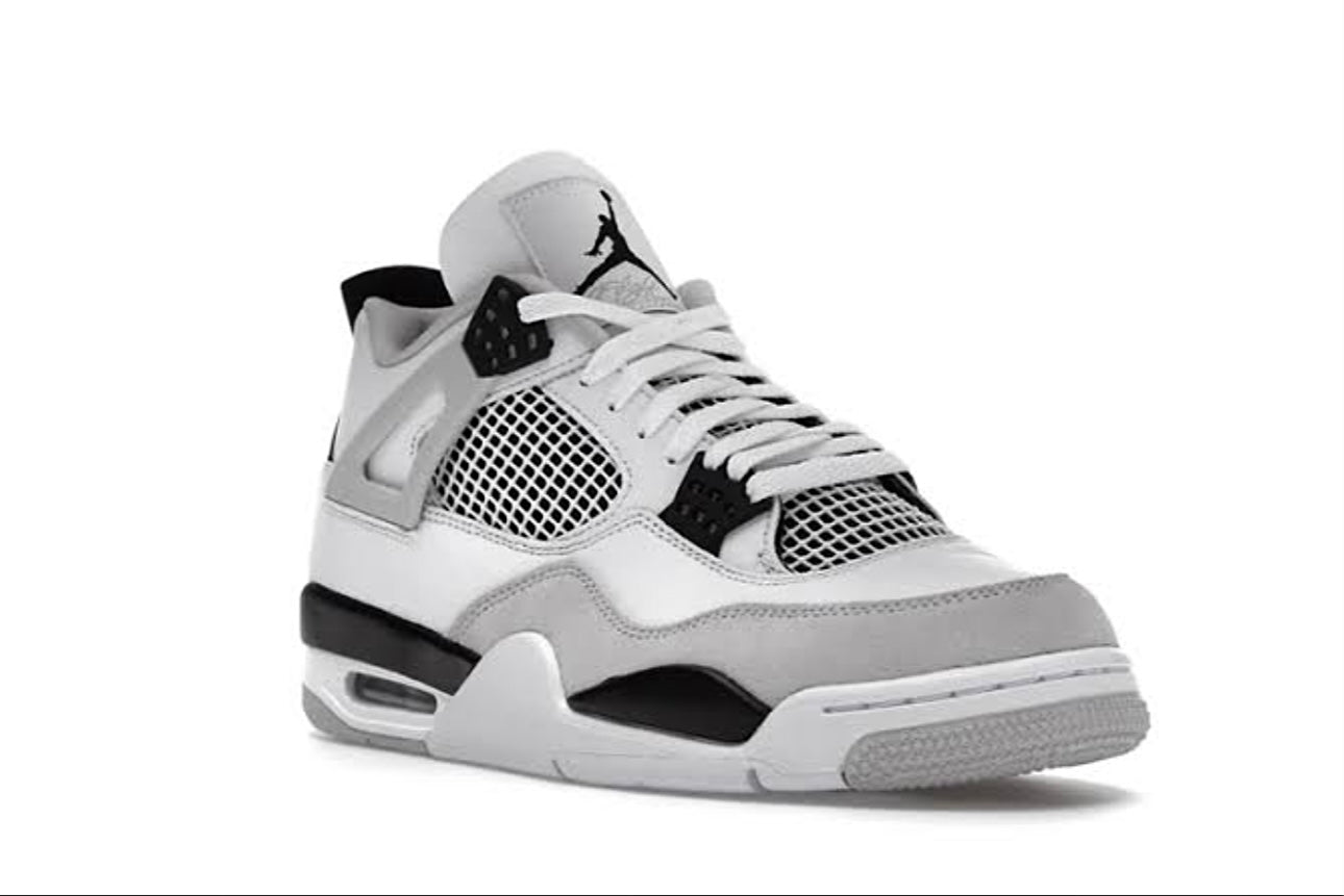 Air Jordan Retro 4 ‘Military black’